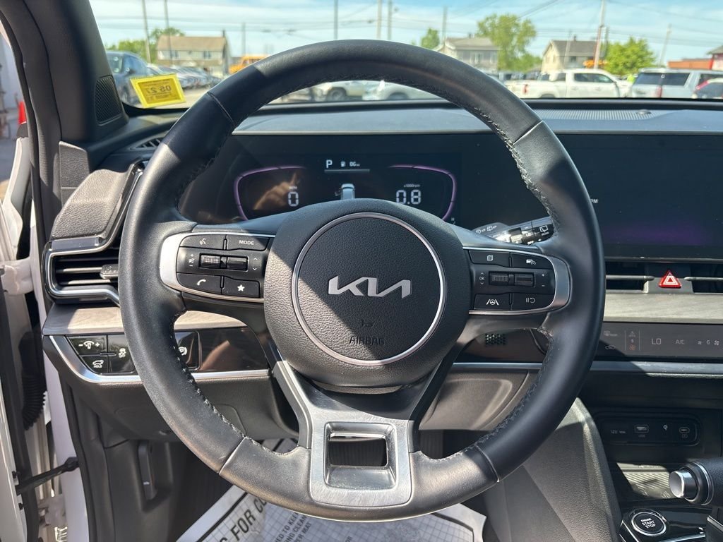 Used 2023 White Kia X-Line image 22