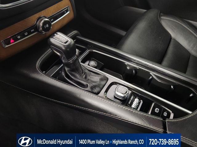 Used 2020 Blue Volvo T6 Inscription image 28