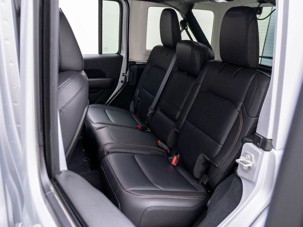 2024 Jeep Wrangler 4-Door Sahara - Photo 16
