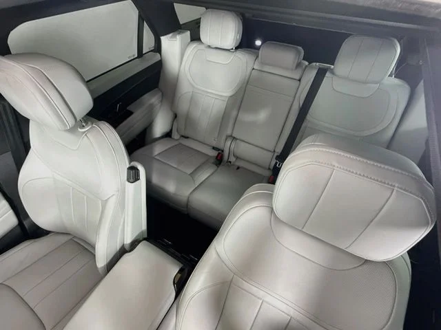 Certified Used 2023 White Land Rover SE image 14