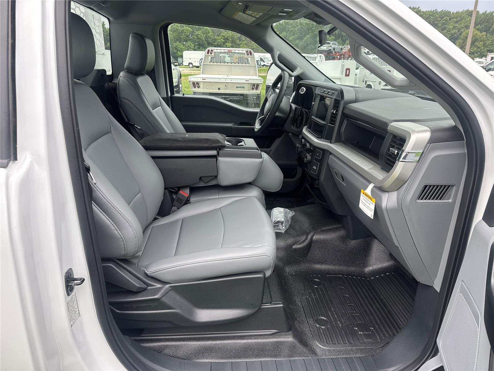 2024 Ford F-450 Super Duty Chassis Cab XL - Photo 26