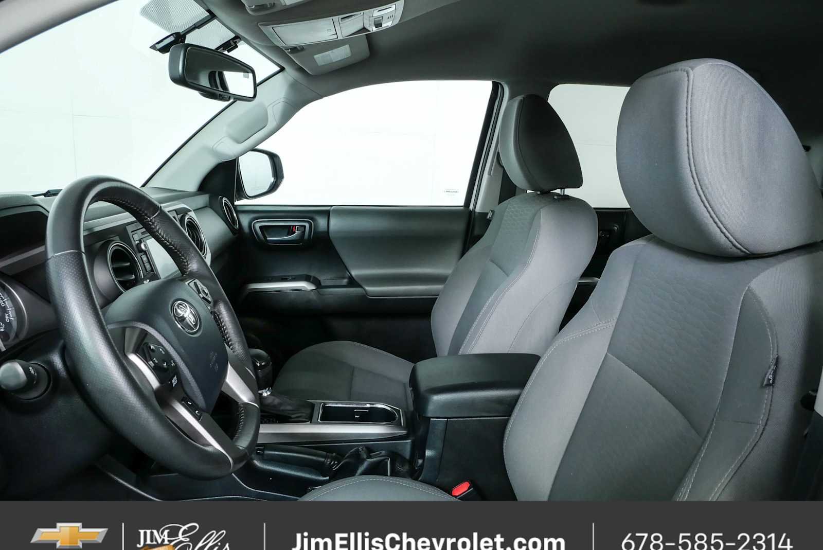 Used 2017 White Toyota SR5 V6 image 5