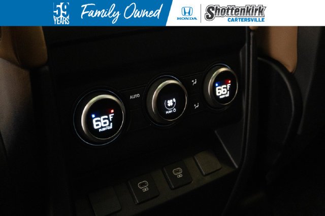 Used 2025  Land Rover S image 12