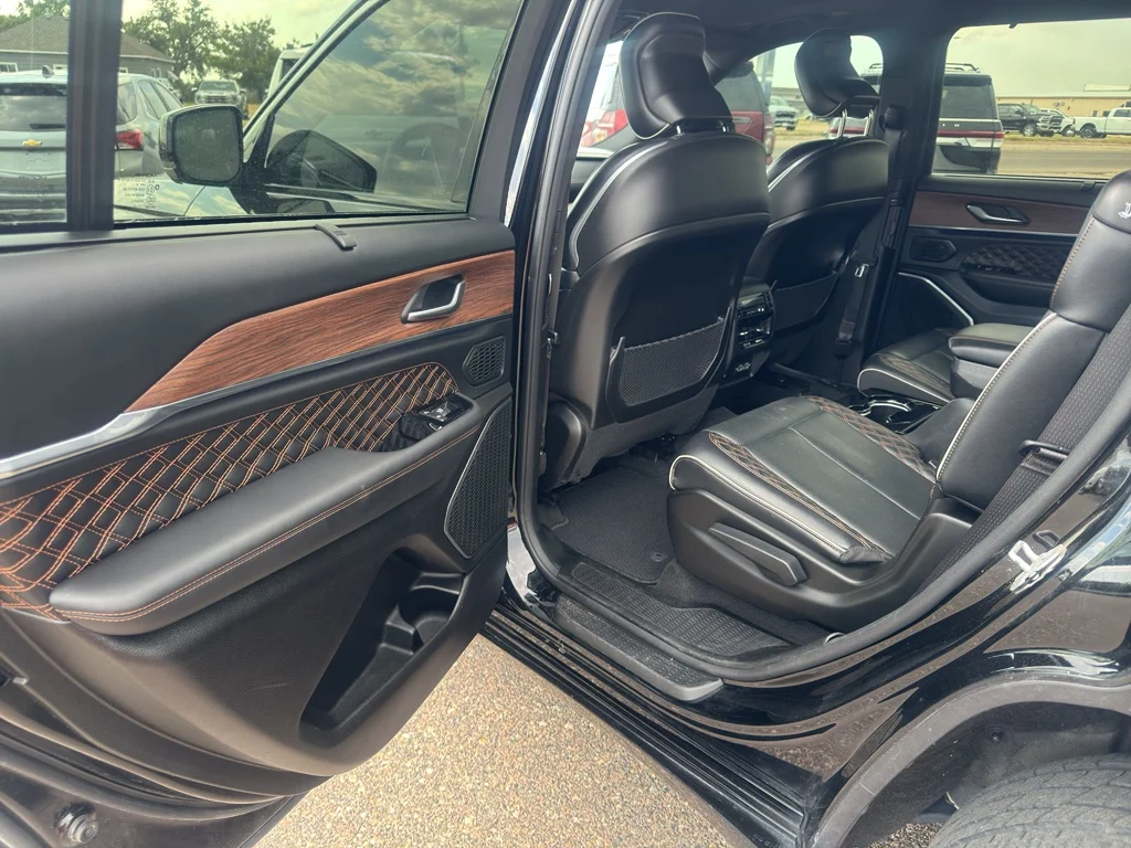 Used 2022 Diamond Black Crystal Pearlcoat Jeep Summit image 11