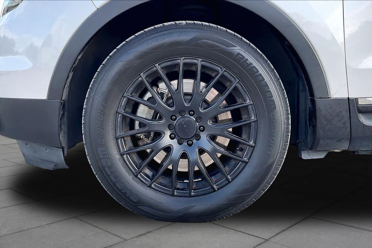 Used 2013 White Platinum Metallic Tri-coat Ford XLT image 10