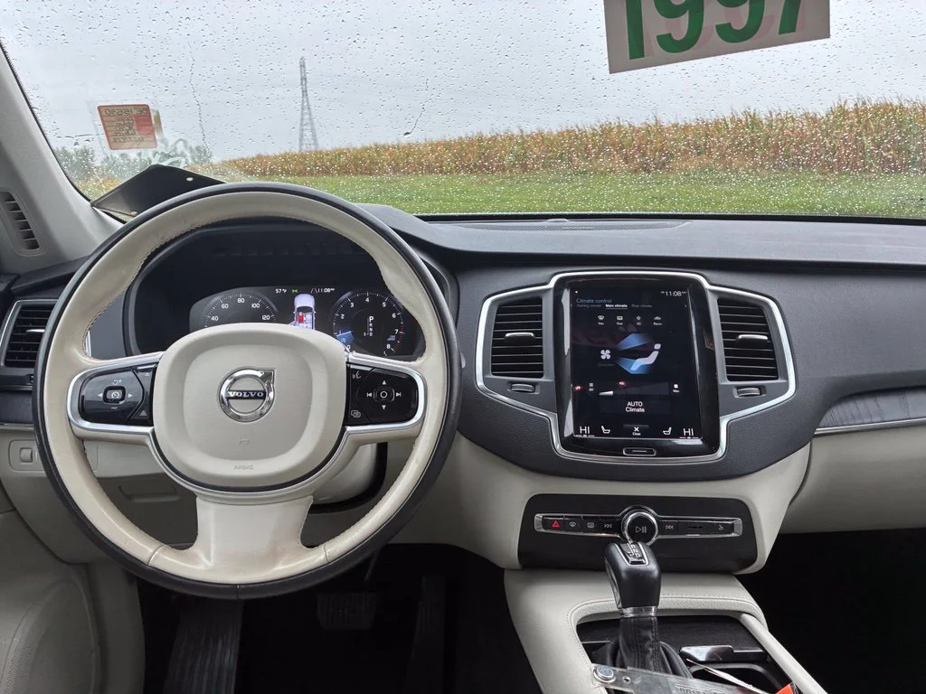 Used 2020 White Volvo T5 Momentum image 12