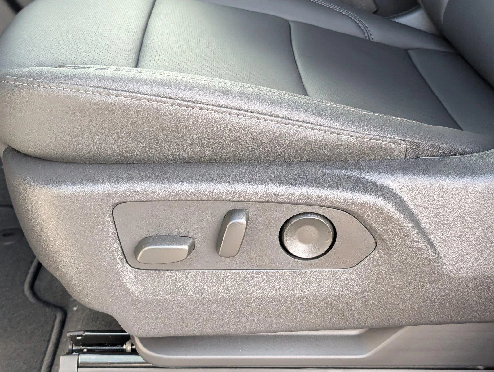 New 2026 Summit White GMC SLT image 12