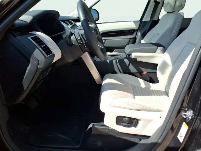Used 2025  Land Rover S image 18