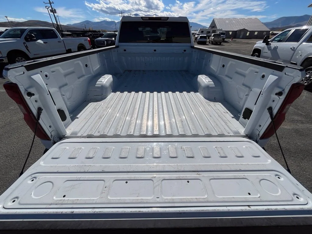 Used 2025 Summit White Chevrolet LT image 17