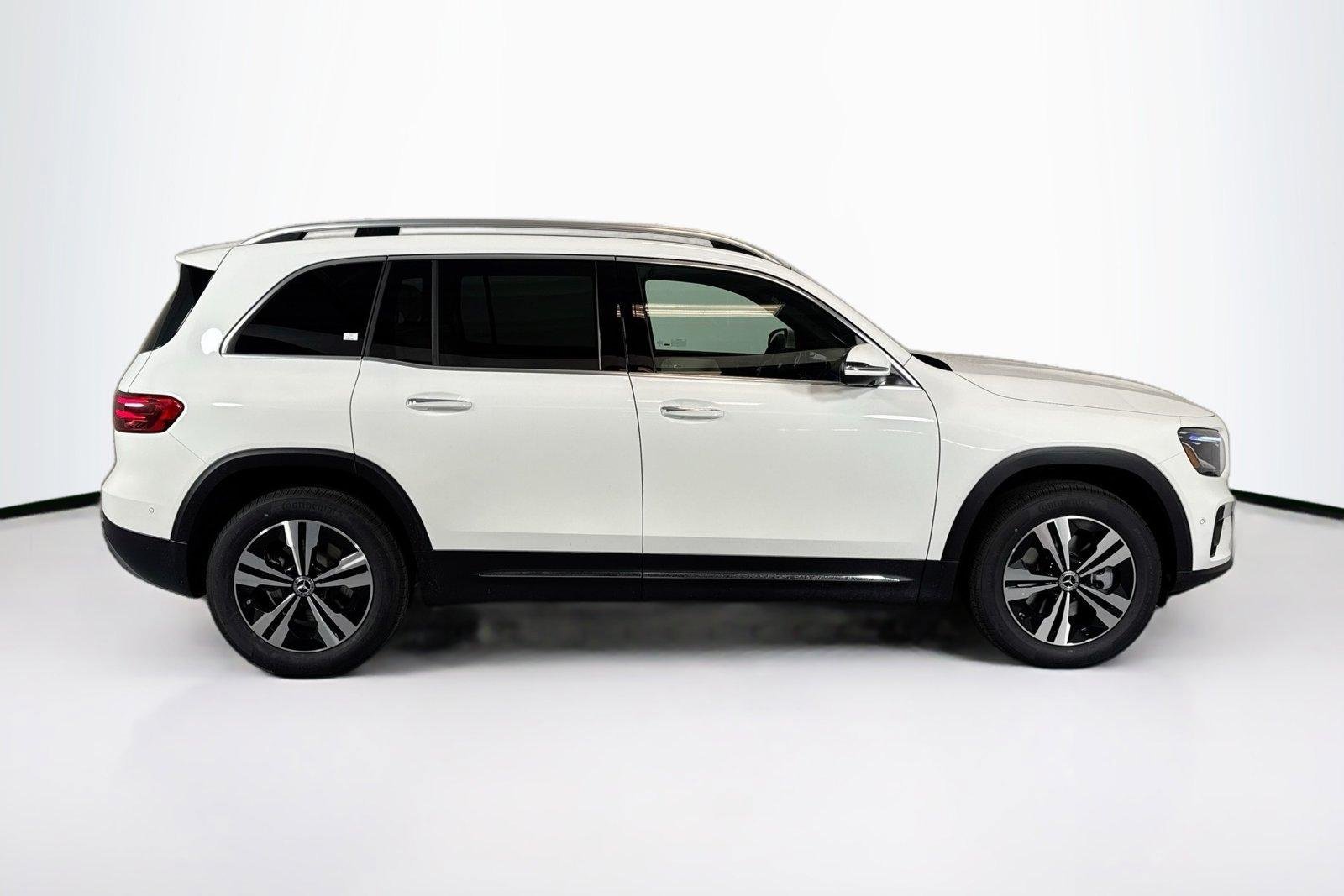 New 2026 Polar White Mercedes-Benz GLB 250 image 4