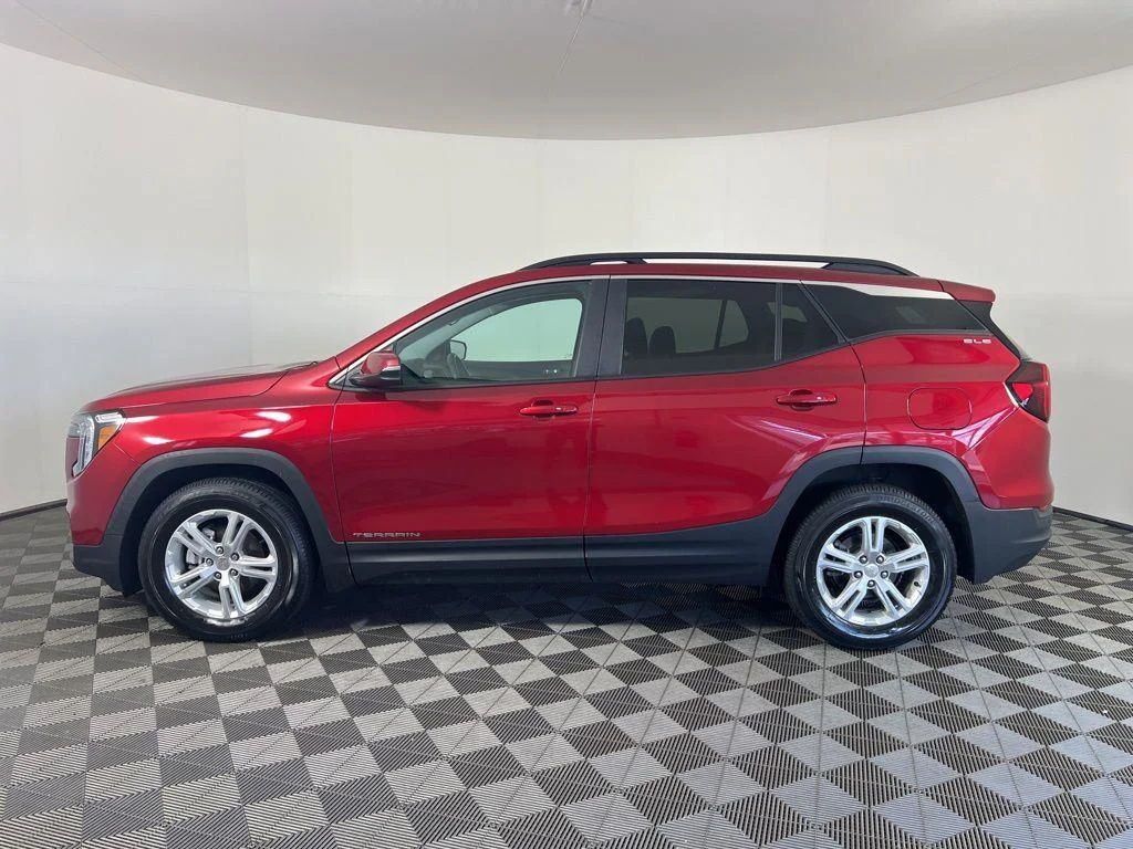 Used 2023 Volcanic Red Tintcoat GMC SLE image 27