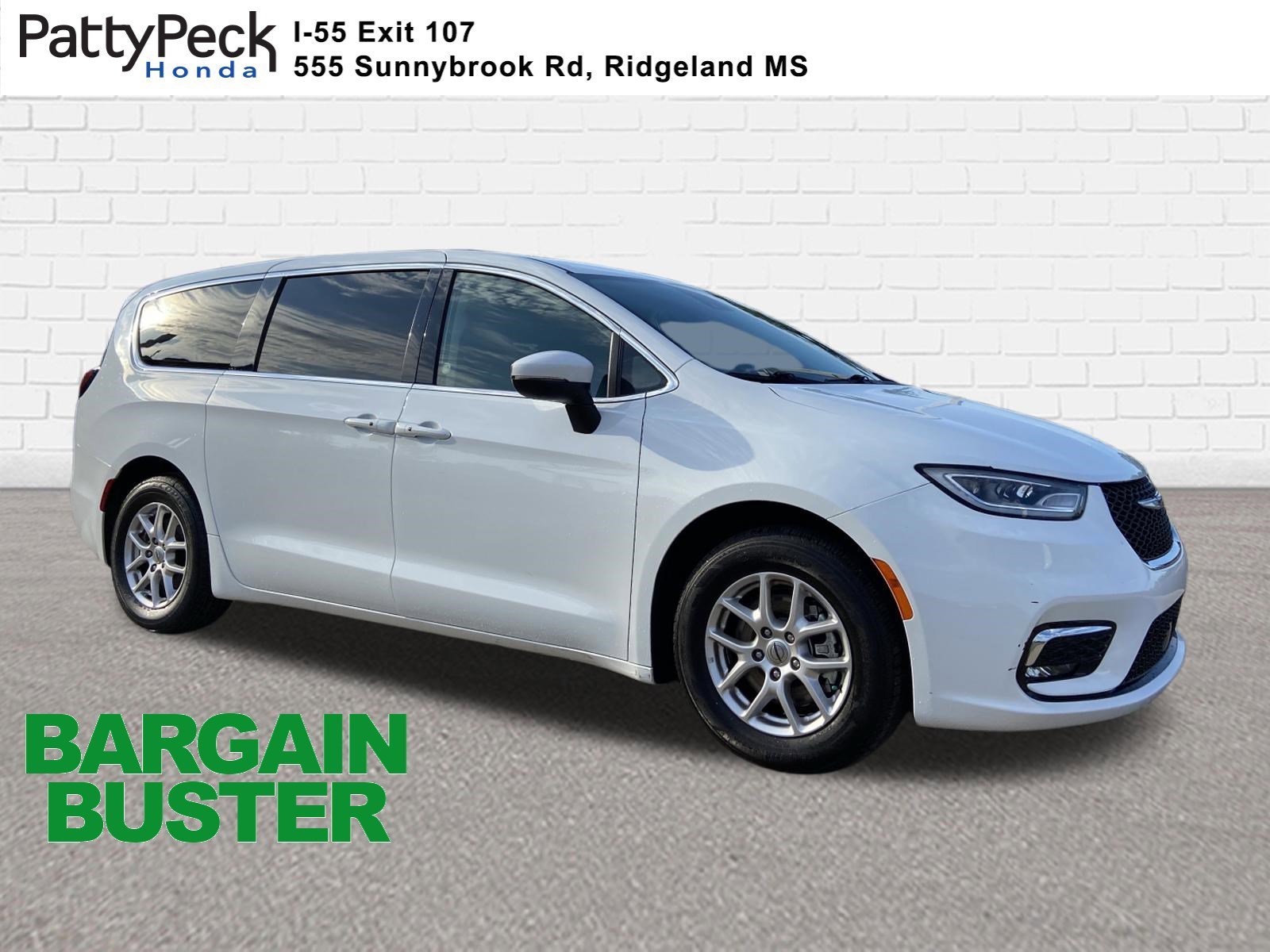 2023 Chrysler Pacifica Touring L's photo