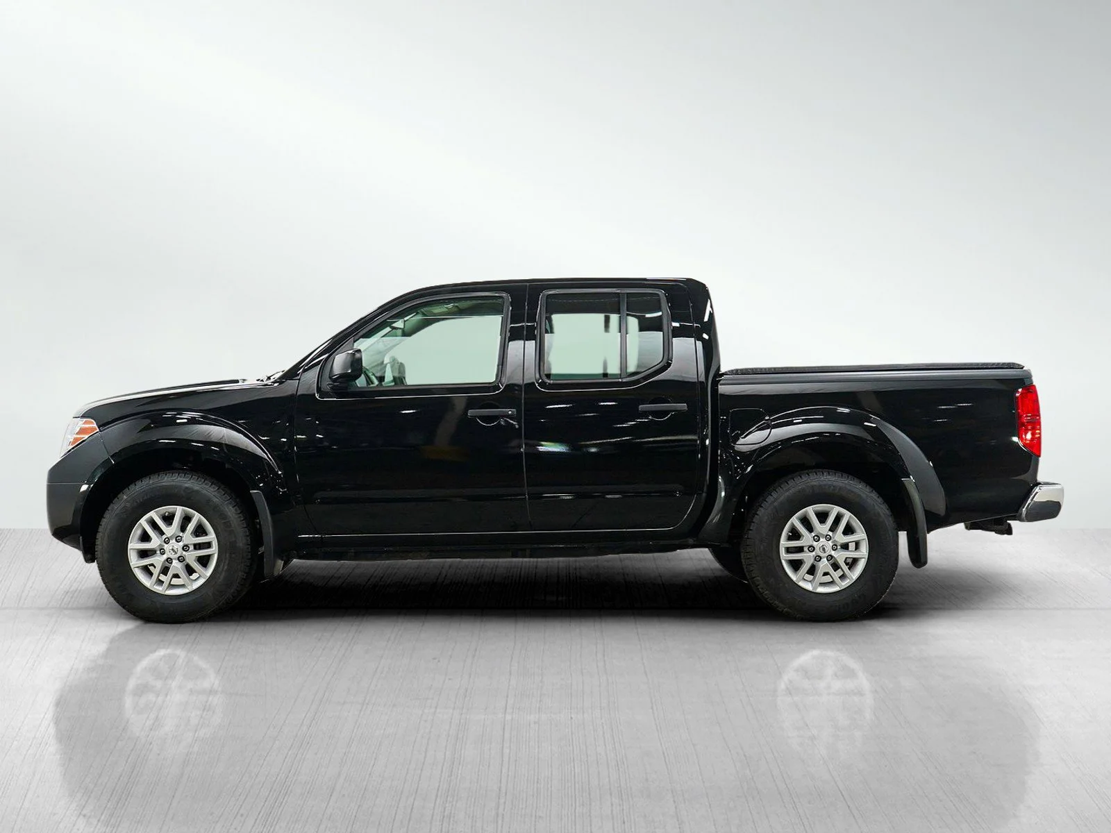 Used 2017 Nissan Frontier SV with VIN 1N6DD0EV2HN768035 for sale in Burnsville, Minnesota