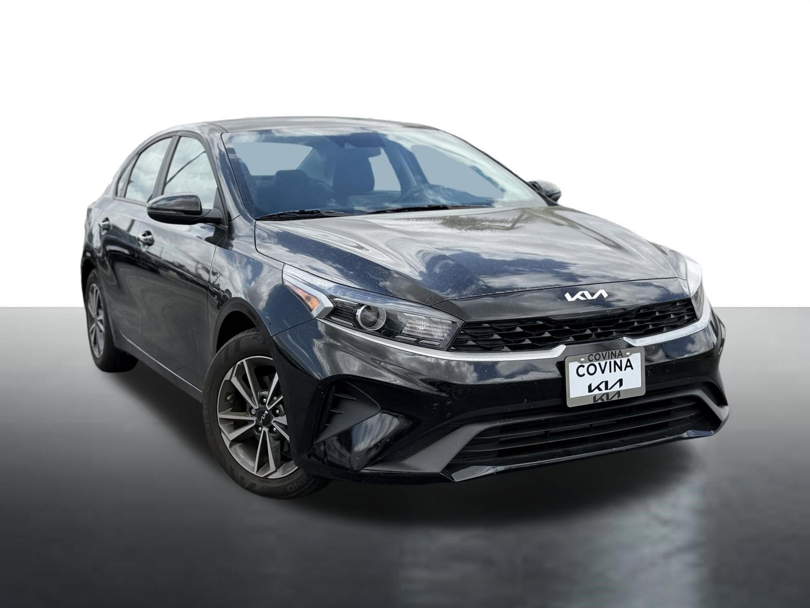 2023 Kia Forte LXS AT's photo