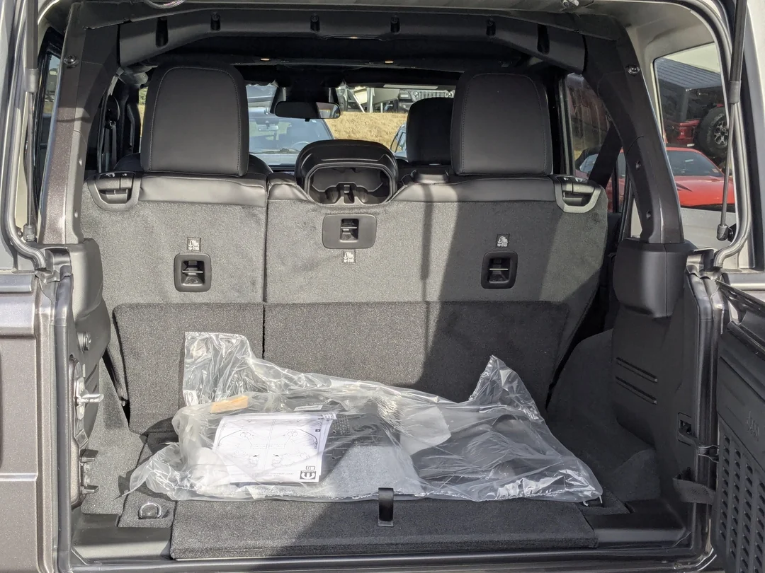 New 2026 Grey Jeep Rubicon - - 4x4 - Nappa Lthr - 3-Pc Hardtop - Safety Grp - 8- Spd Auto - Remote Start & More! image 26