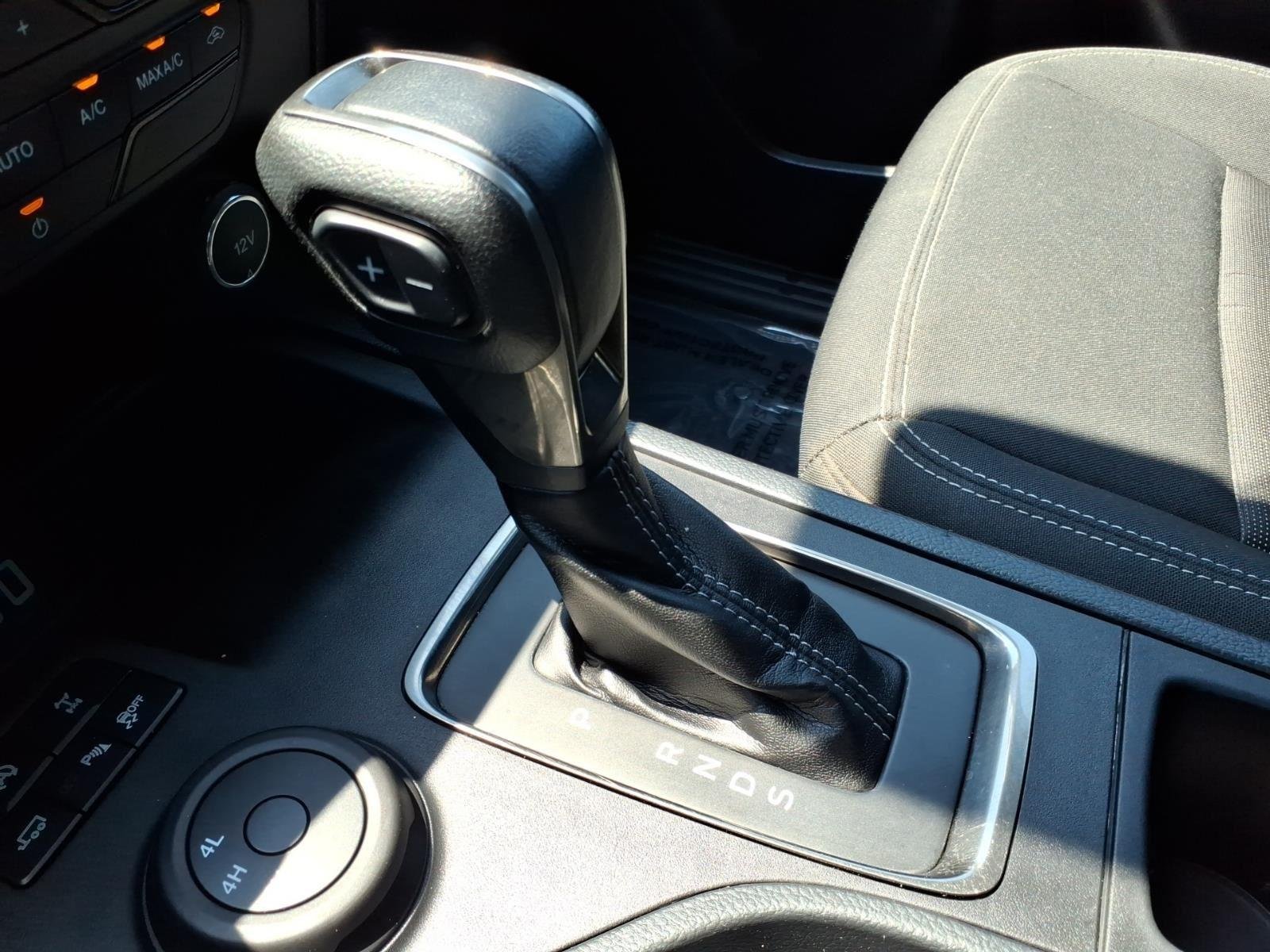 Used 2019  FORD  image 6