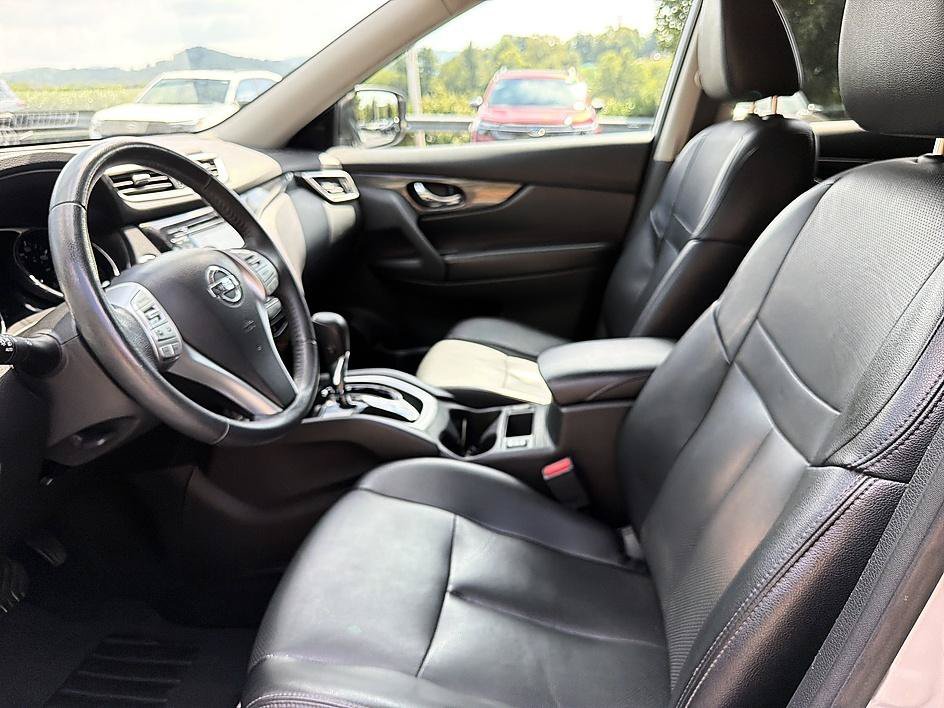 Used 2015 Brilliant Silver Nissan SL image 12