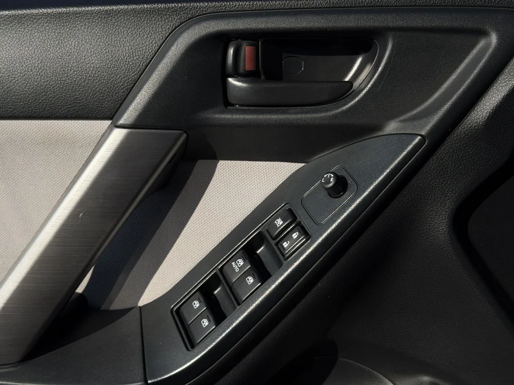 Used 2016 Gray Subaru 2.5i Premium image 23