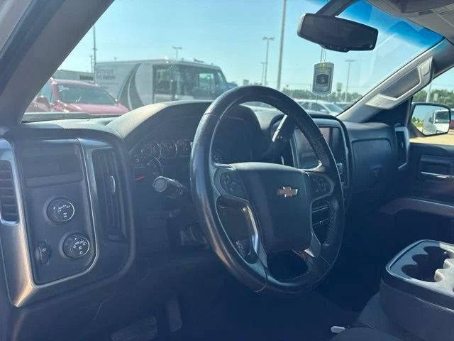 Used 2018 SUMMIT WHITE Chevrolet LT image 12