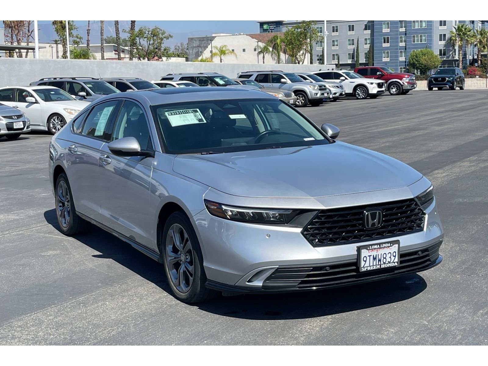 Used 2025 Solar Silver Metallic Honda EX-L image 8