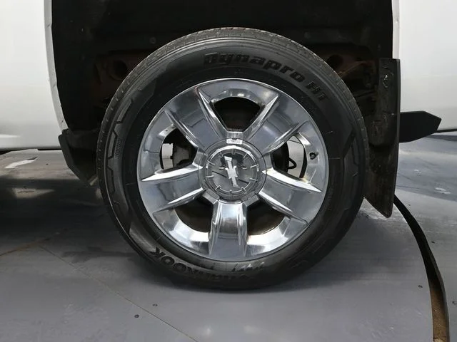 Used 2017 White Chevrolet LTZ image 13