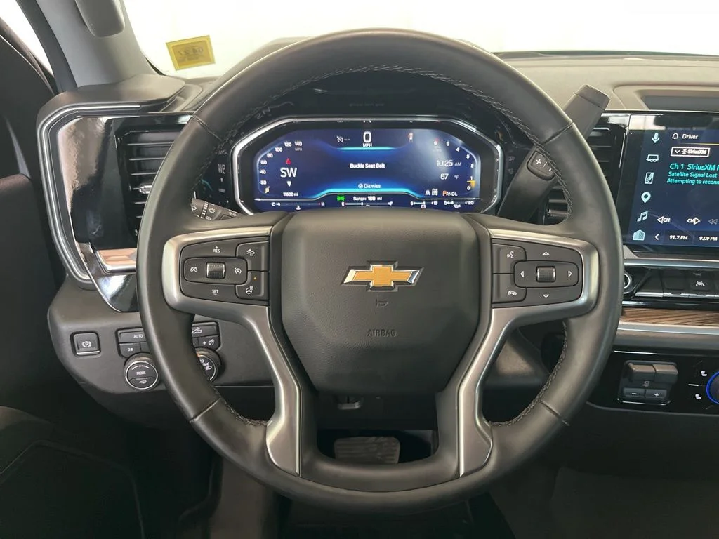 Used 2025 Gray Chevrolet LT image 5