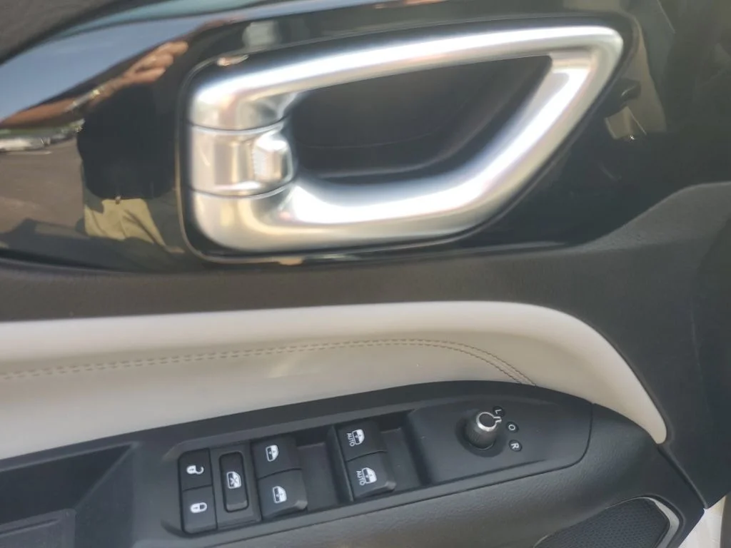 Used 2025 White Jeep Limited image 18
