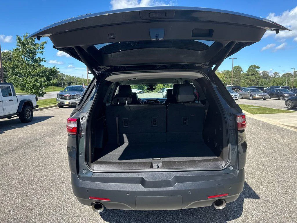 Used 2019 Graphite Metallic Chevrolet AWD 4dr RS w/2LT image 18