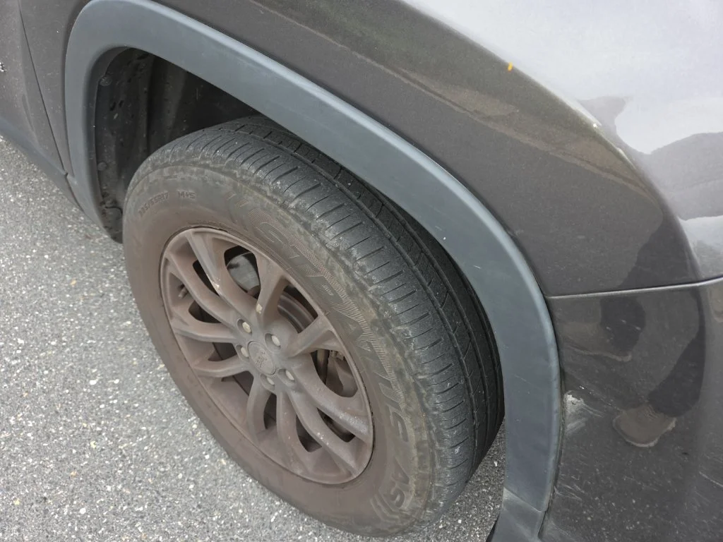 Used 2019 Gray Jeep Latitude Plus image 7