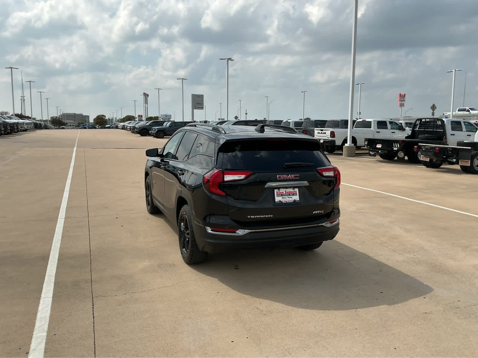 Used 2023 Ebony Twilight Metallic GMC AT4 image 9
