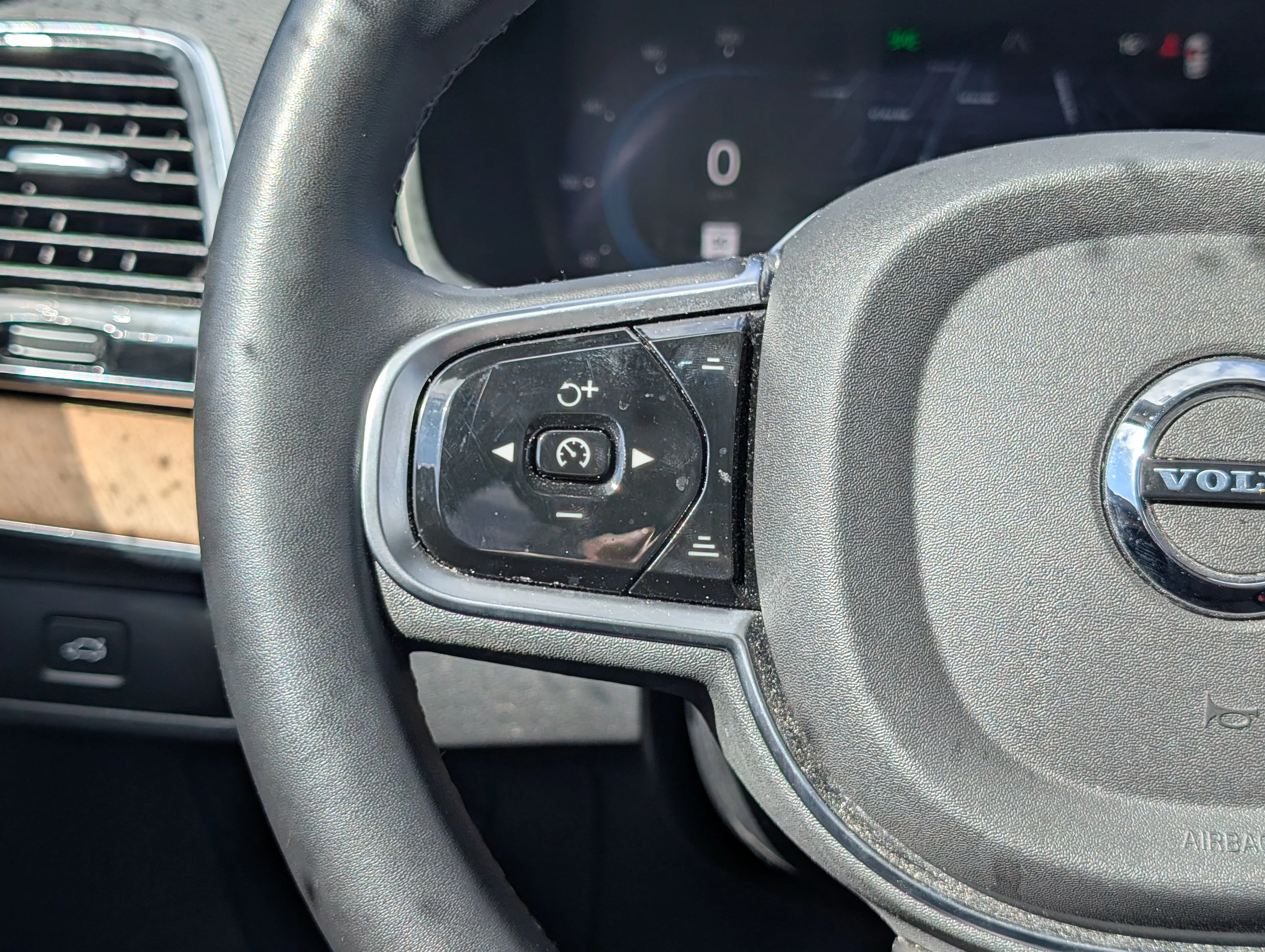 Used 2024 Crystal White Metallic Volvo Plus Bright Theme image 26