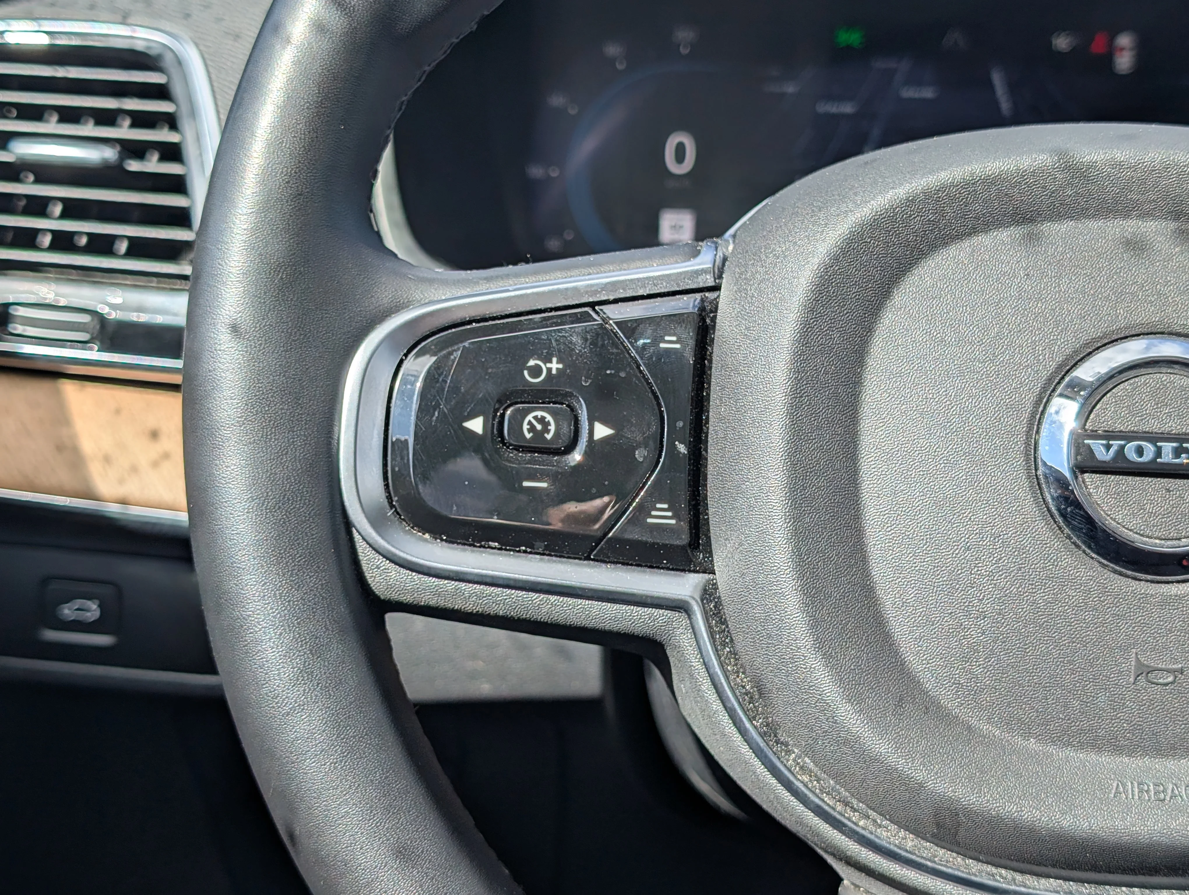 Used 2024 Crystal White Metallic Volvo Plus Bright Theme image 26