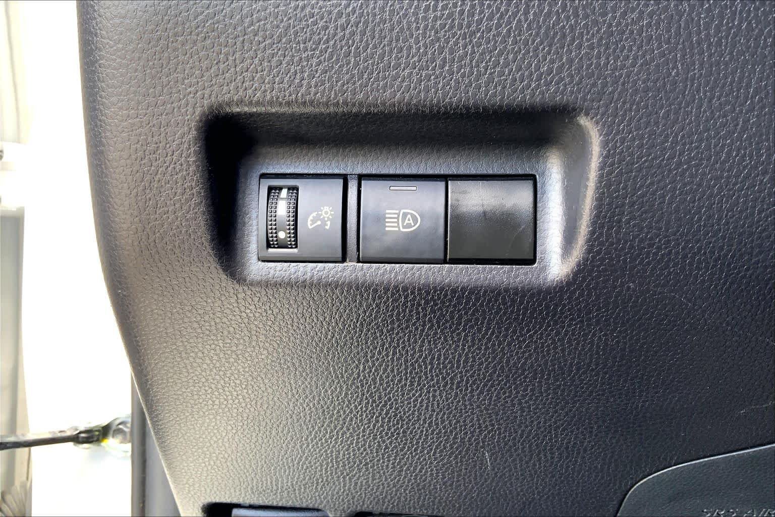 Used 2025 Ice Cap Toyota XLE image 33