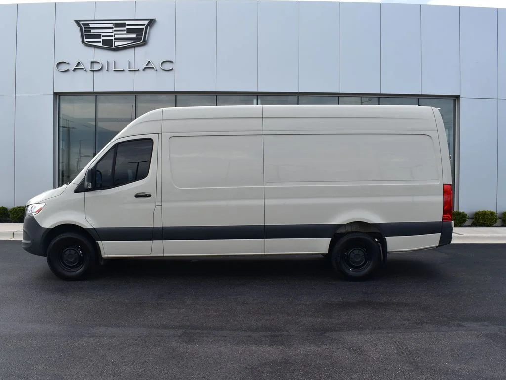 Used 2024 Gray Mercedes-Benz Cargo 170 WB image 4