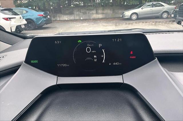 Certified Used 2025 WIND CHILL PEARL Toyota  image 25