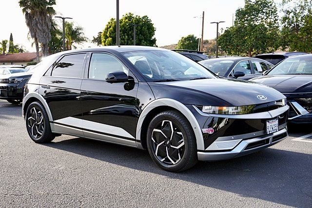 Used 2024 Black Hyundai Limited image 5