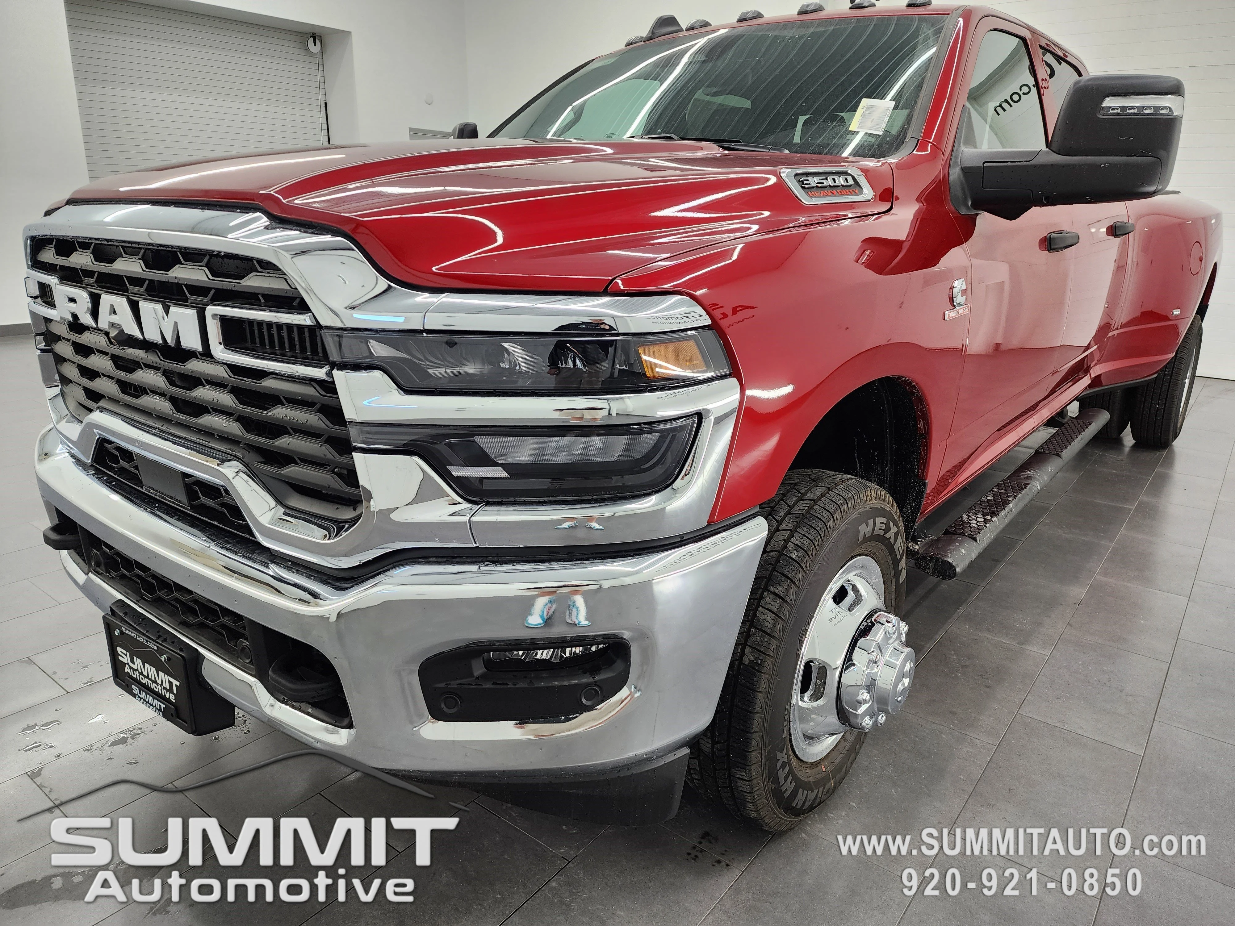 New 2026 Molten Red Pearl-Coat Exterior Paint RAM Tradesman image 7