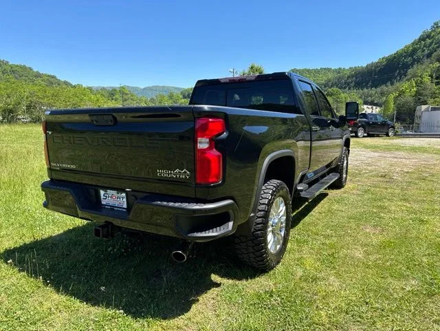 Used 2022 Black Chevrolet High Country image 8