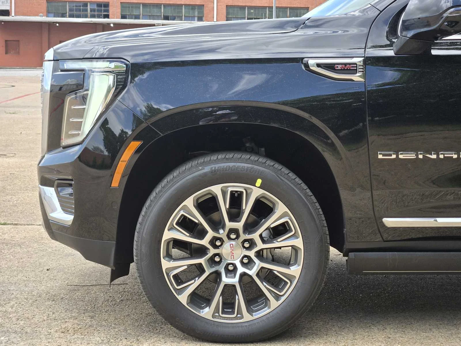 2026 GMC Yukon XL Denali - Photo 6