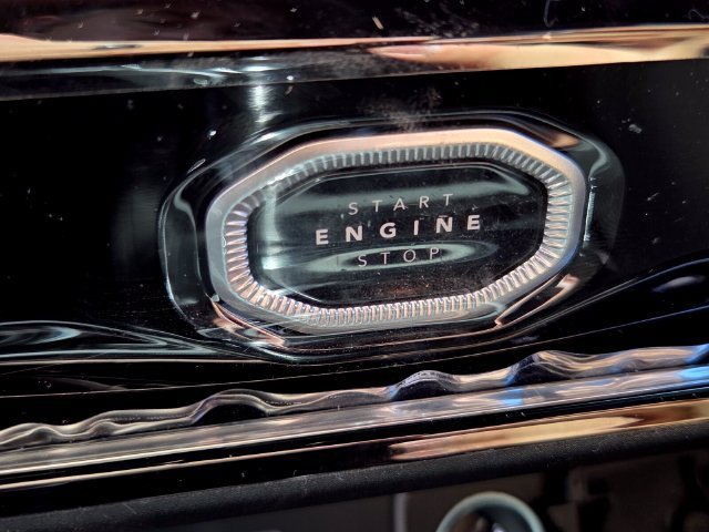 New 2026 Silver Zynith Exterior Paint Jeep Laredo Altitude image 29