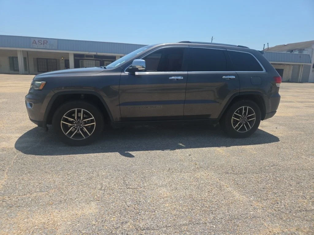 Used 2020 Gray Jeep Limited image 9