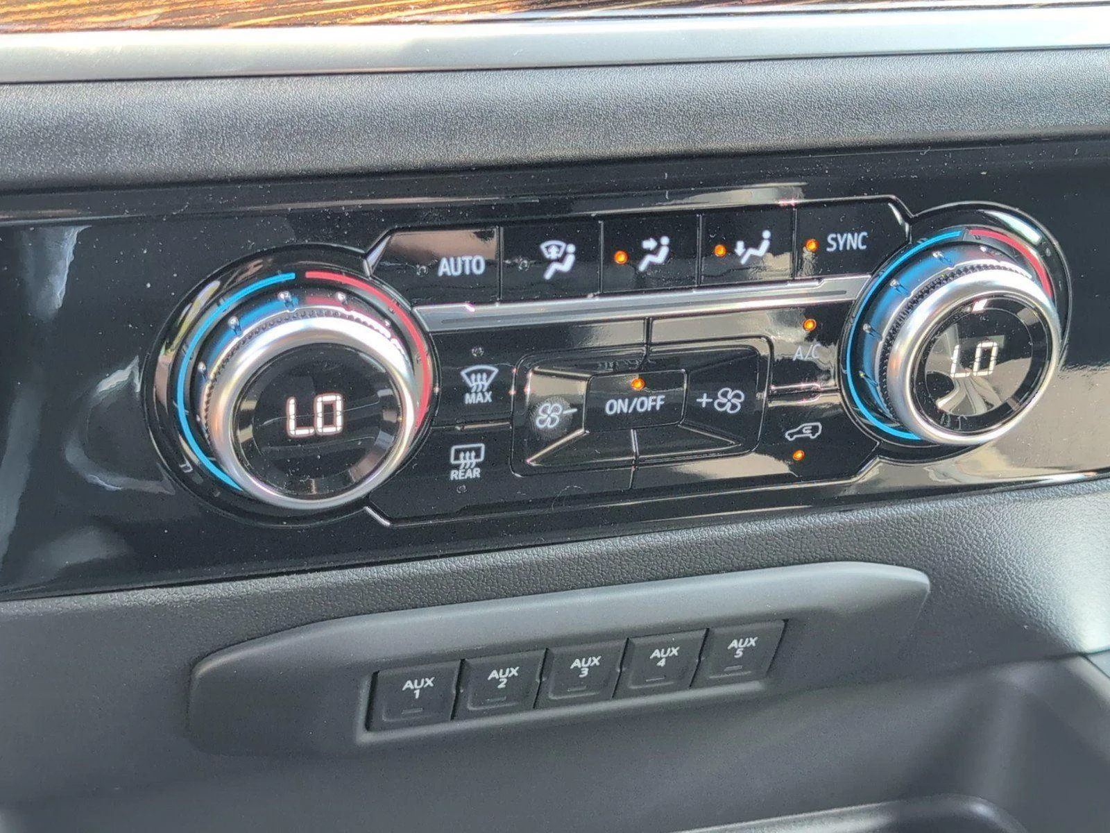 New 2026 Summit White GMC SLE image 24