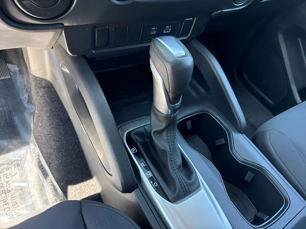 Used 2022 White Nissan S image 14