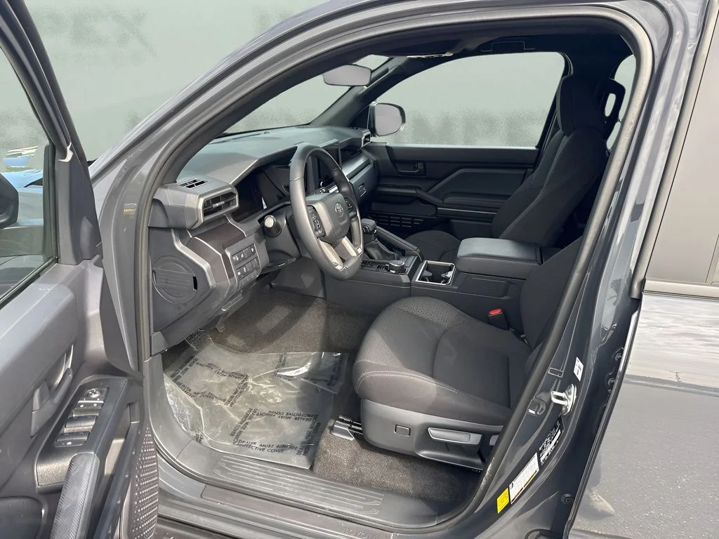 Used 2025  Toyota SR5 image 9