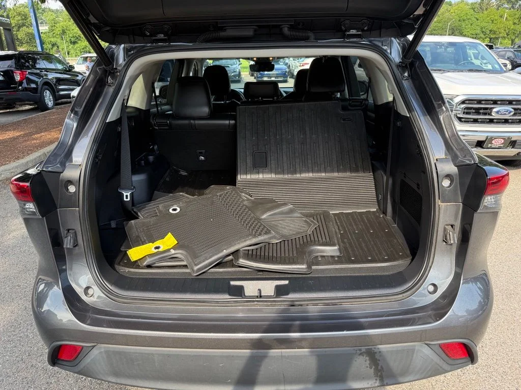 Used 2023 Gray Toyota XLE image 27