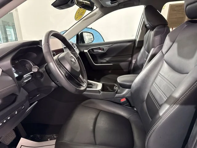 Used 2023  Toyota XLE Premium image 20