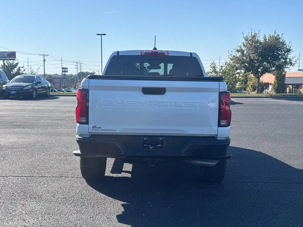Used 2025 White Chevrolet Z71 image 4
