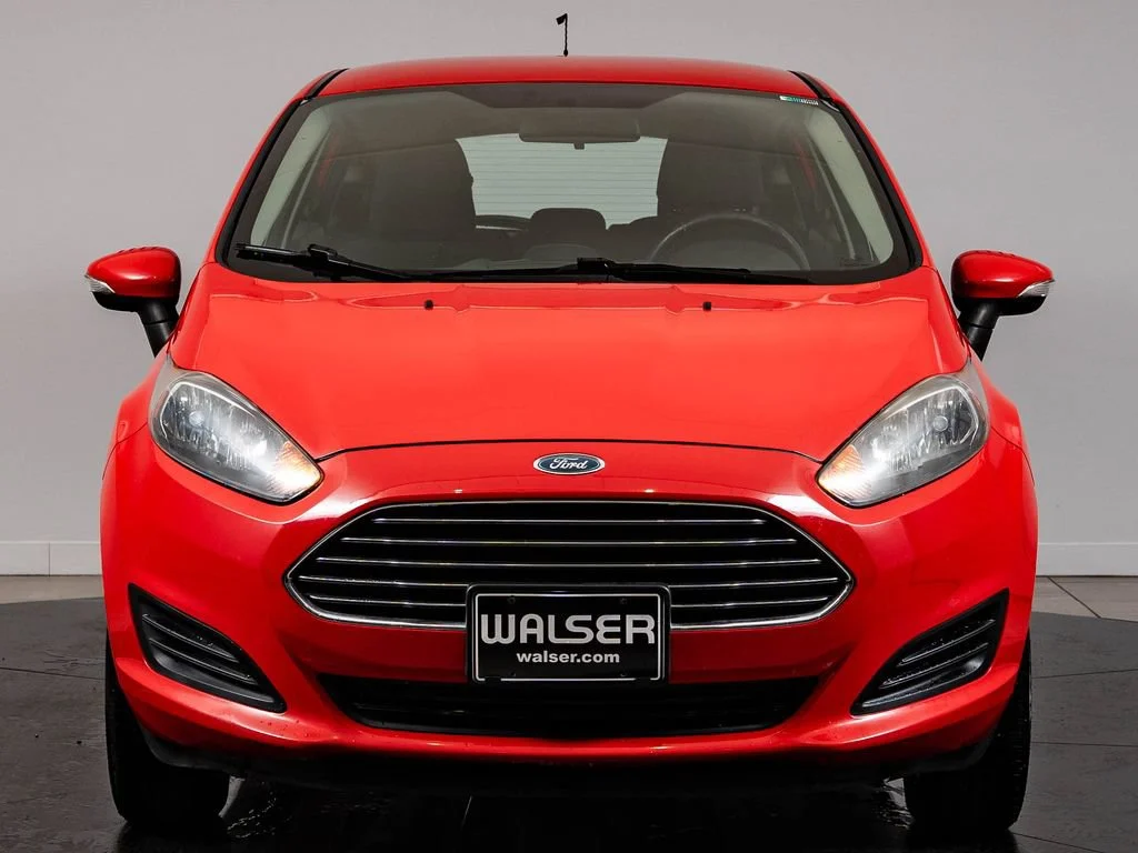 Used 2015 Race Red Ford SE image 2