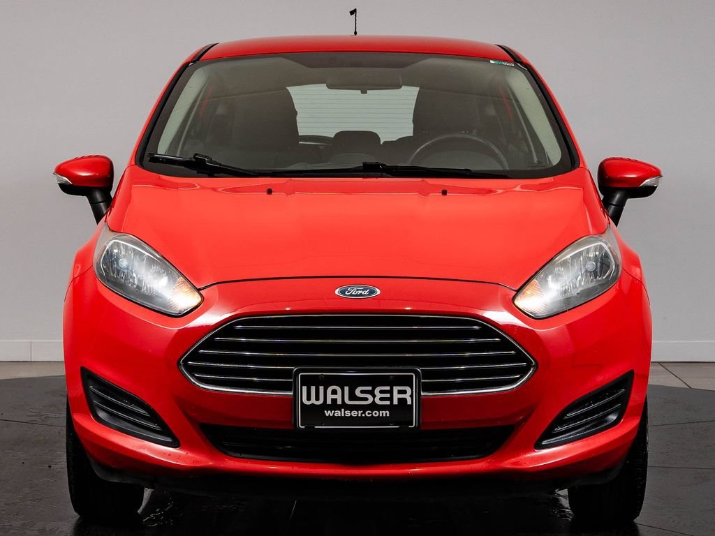 Used 2015 Race Red Ford SE image 2
