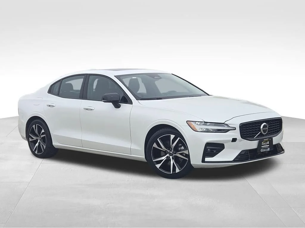2024 Volvo S60 B5 Core Dark Theme's photo
